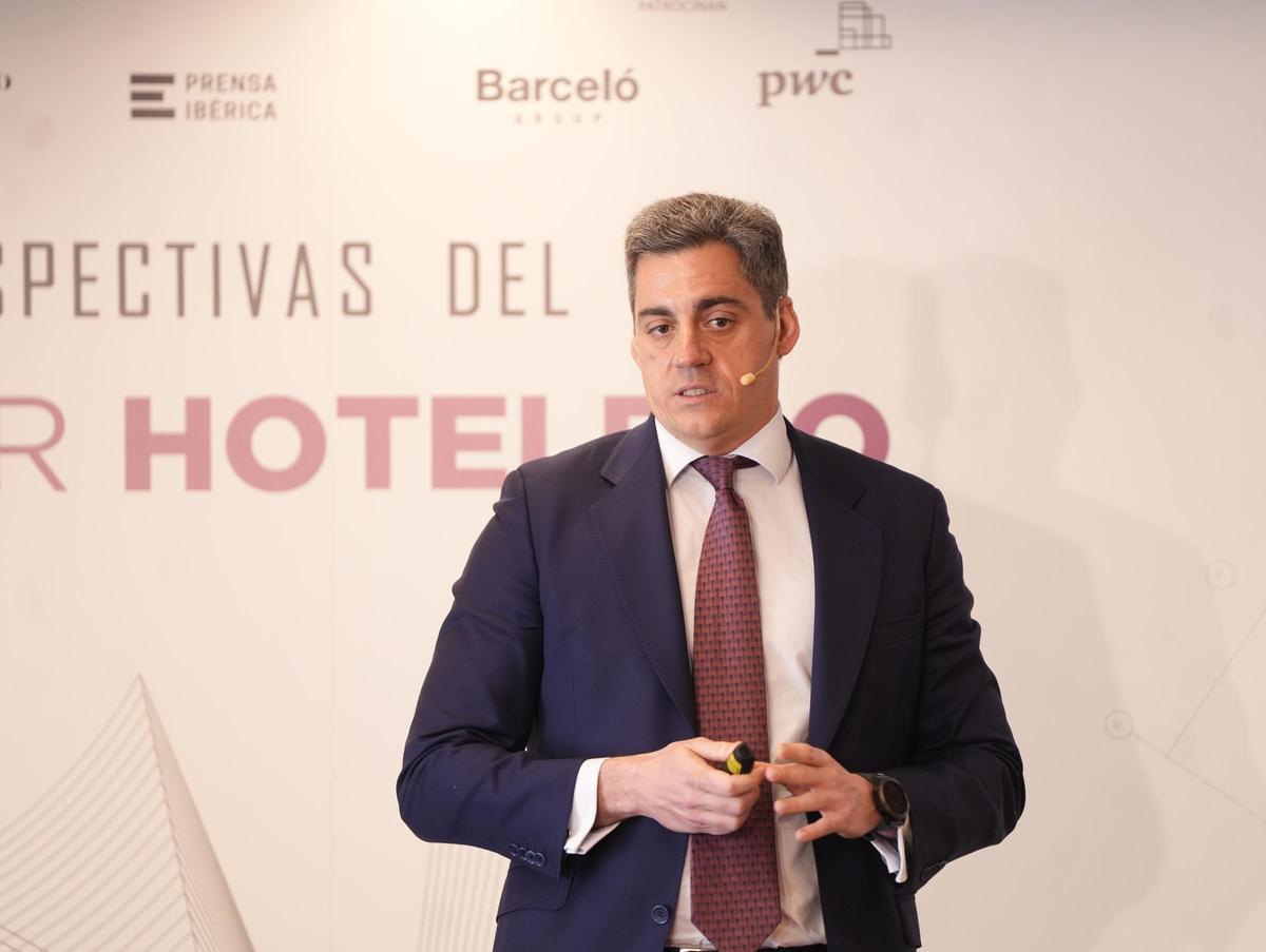 El socio responsable de Turismo, Transporte y Logística en PwC España, José Manuel Fernández Terán, durante la presentación del Smart Observatory y tendencias del sector hotelero.