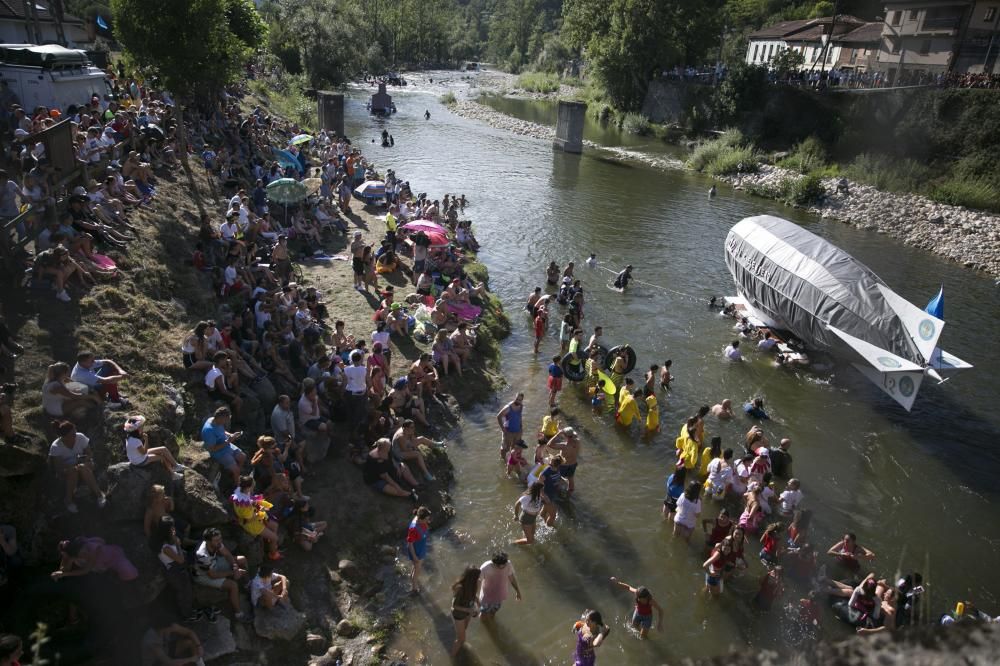 Descenso Folklórico del Nalón 2019: 40 carrozas y más de 4.000 personas