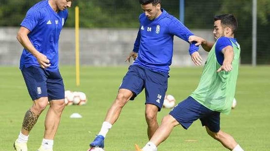 Berjón, Javi Muñoz y Joselu, en el entrenamiento de ayer.