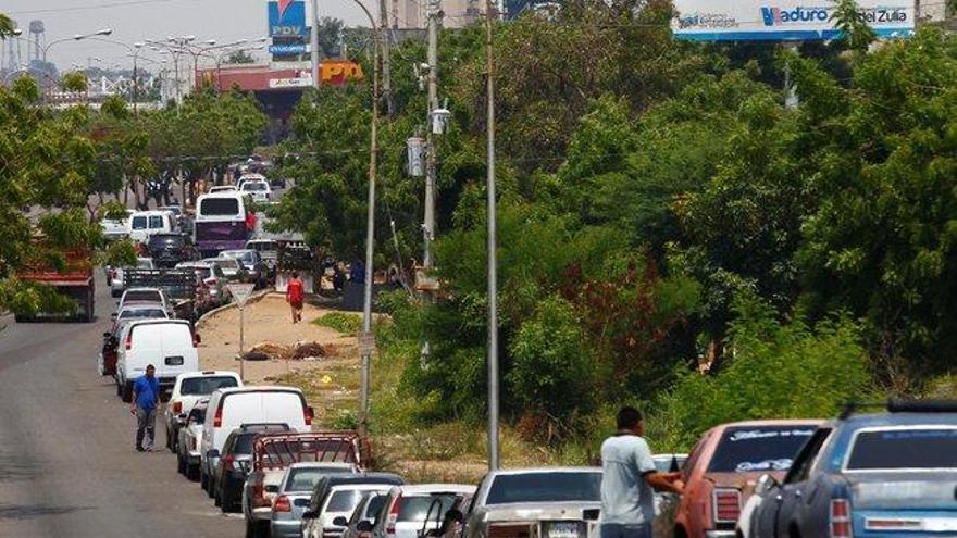 La Guardia Nacional de Venezuela vigila la venta de gasolina en medio de la crisis