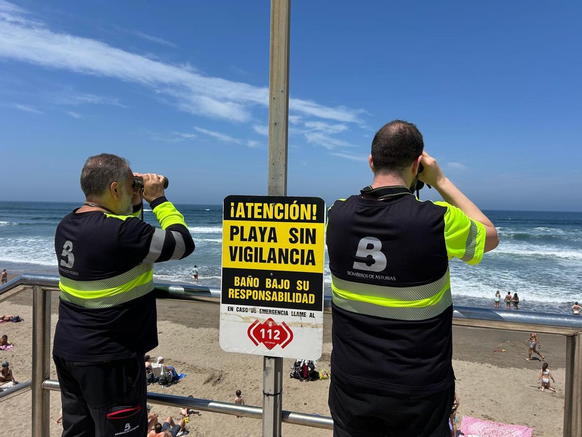EN IMÁGENES: Labores de búsqueda por tierra, mar y aire de Iyán García, avilesino de 19 años desaparecido tras ser arrastrado por la corriente en Salinas.