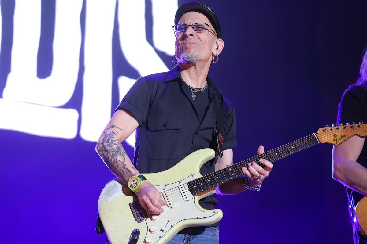Fito y Fitipaldis sobre el escenario cacereño del Recinto Hípico.