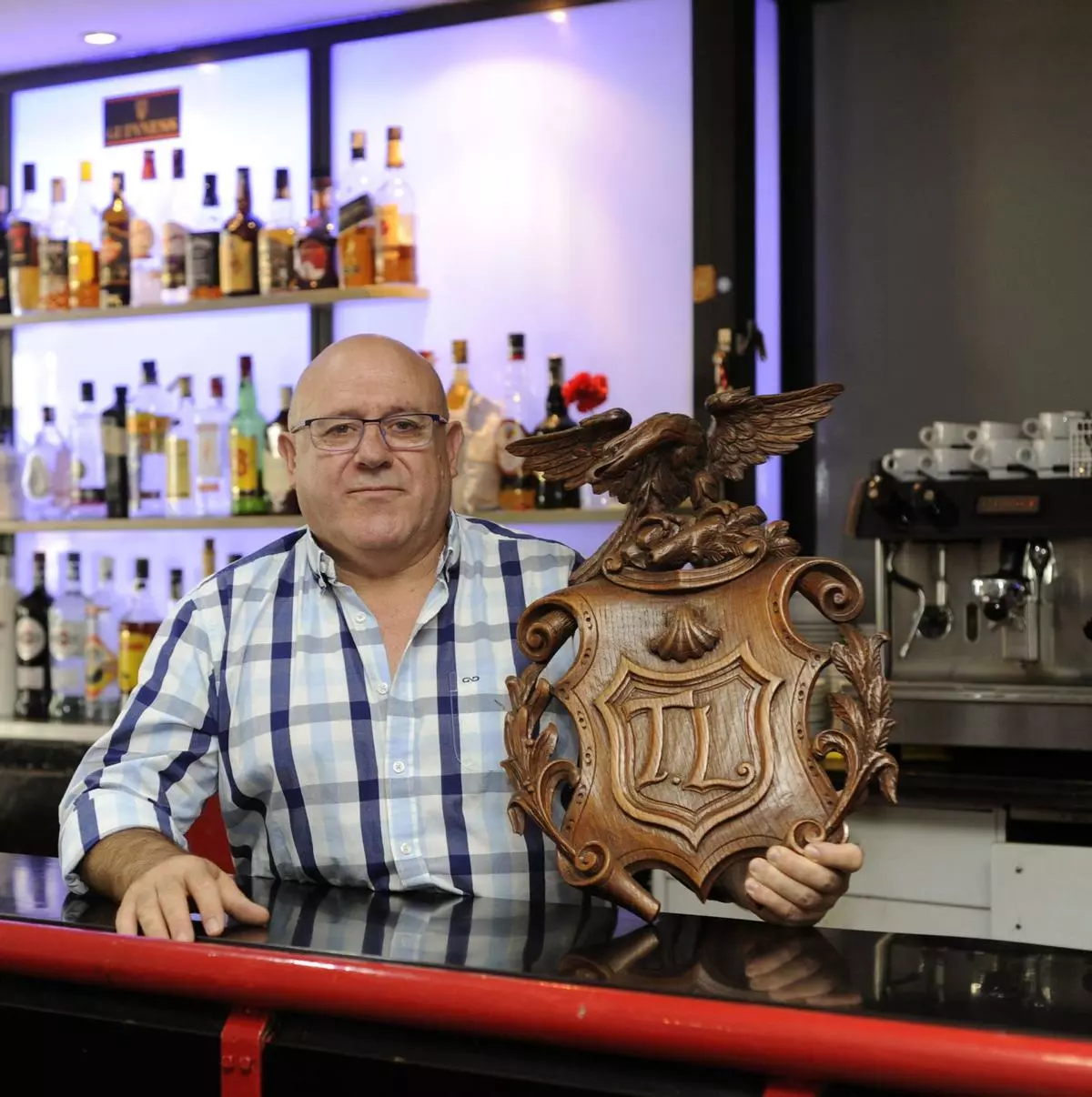 El dueño del mítico bar estradense TL2 se jubila: “Mi sueño es que siga abierto muchos años más”