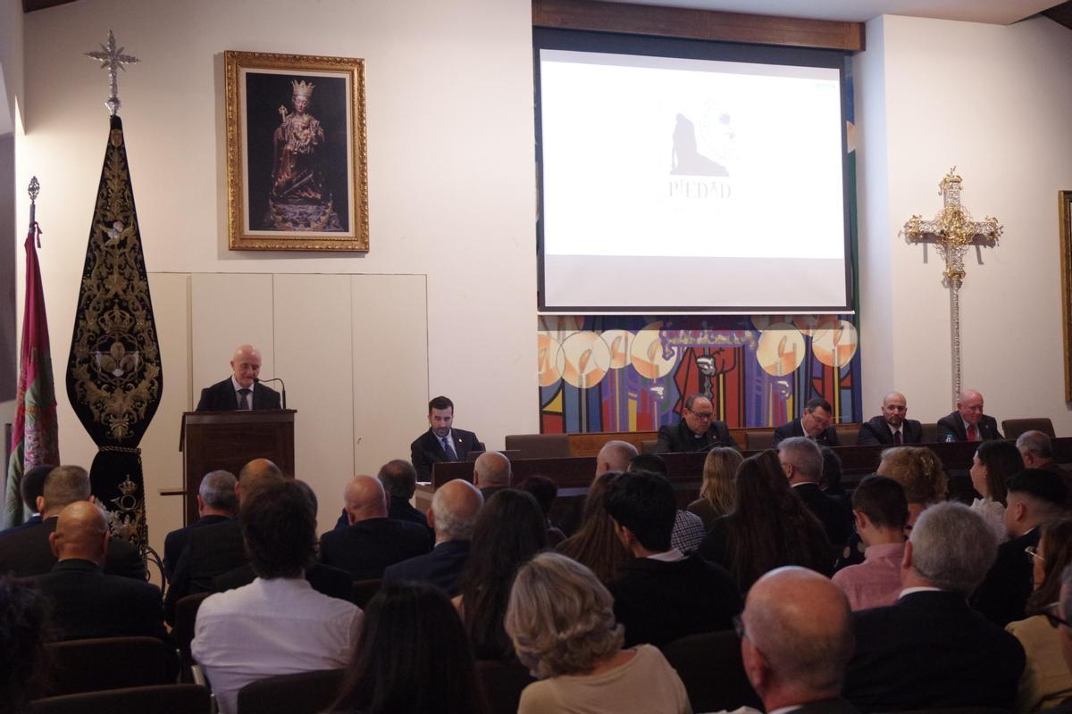 Presentación de los actos del centenario de la Piedad en la sede de la Agrupación de Cofradías.