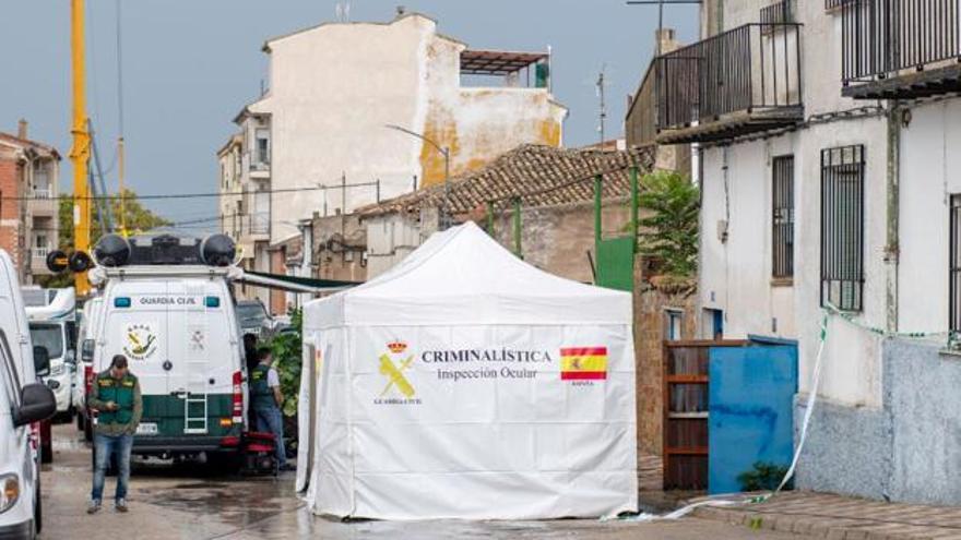 Registros realizados por la Guardia Civil en varias propiedades del patrón.