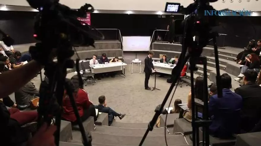 Los jóvenes toman la palabre en el Torneo Nacional de Debate de Alicante