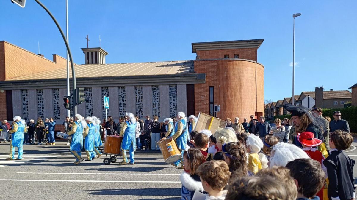 La Fresneda viaja por la historia para celebrar el Antroxu