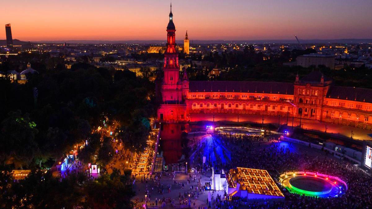 Un concierto en la Plaza de España dentro del Icónica Santalucía Sevilla Fest.