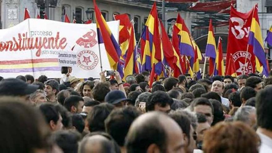 Multitudinaria concentración en Madrid exigiendo la III República