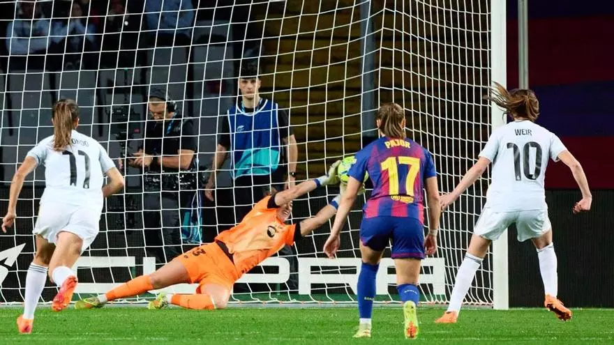 Cata Coll paró el lanzamiento de penalti a Caroline Weir