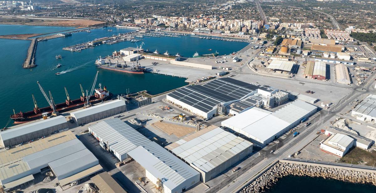 Panorámica del muelle transversal exterior de PortCastelló.