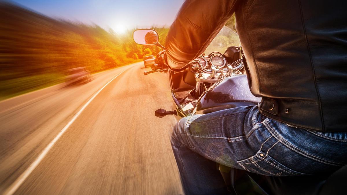 Esta maniobra con la moto te puede costar un ojo de la cara