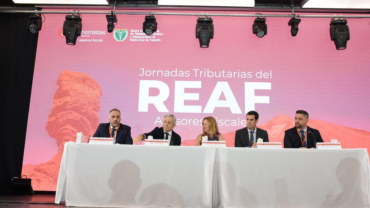 Rueda de prensa de las Jornadas del REAF 2023 del Consejo General de Economistas de España celebradas en Adeje, Tenerife.