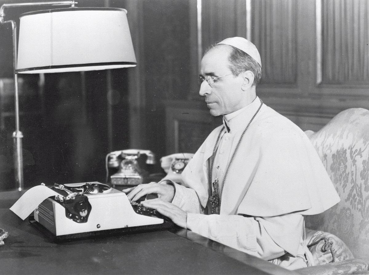 El papa Pío XII, en su despacho de trabajo.