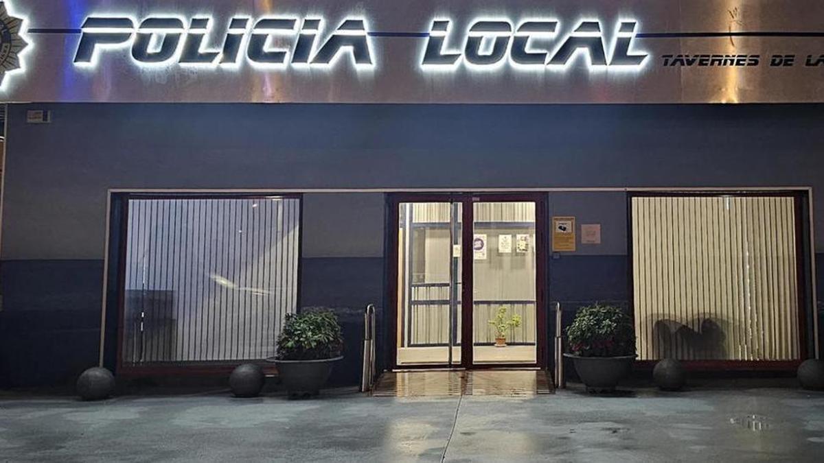 Instalaciones de la policía local de Tavernes, en imagen de archivo.