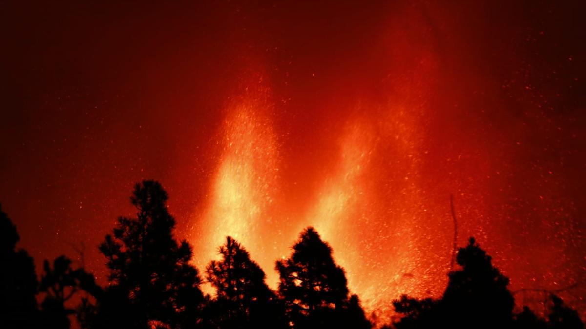 Erución volcánica: Imparable avance de la lava hacia el mar