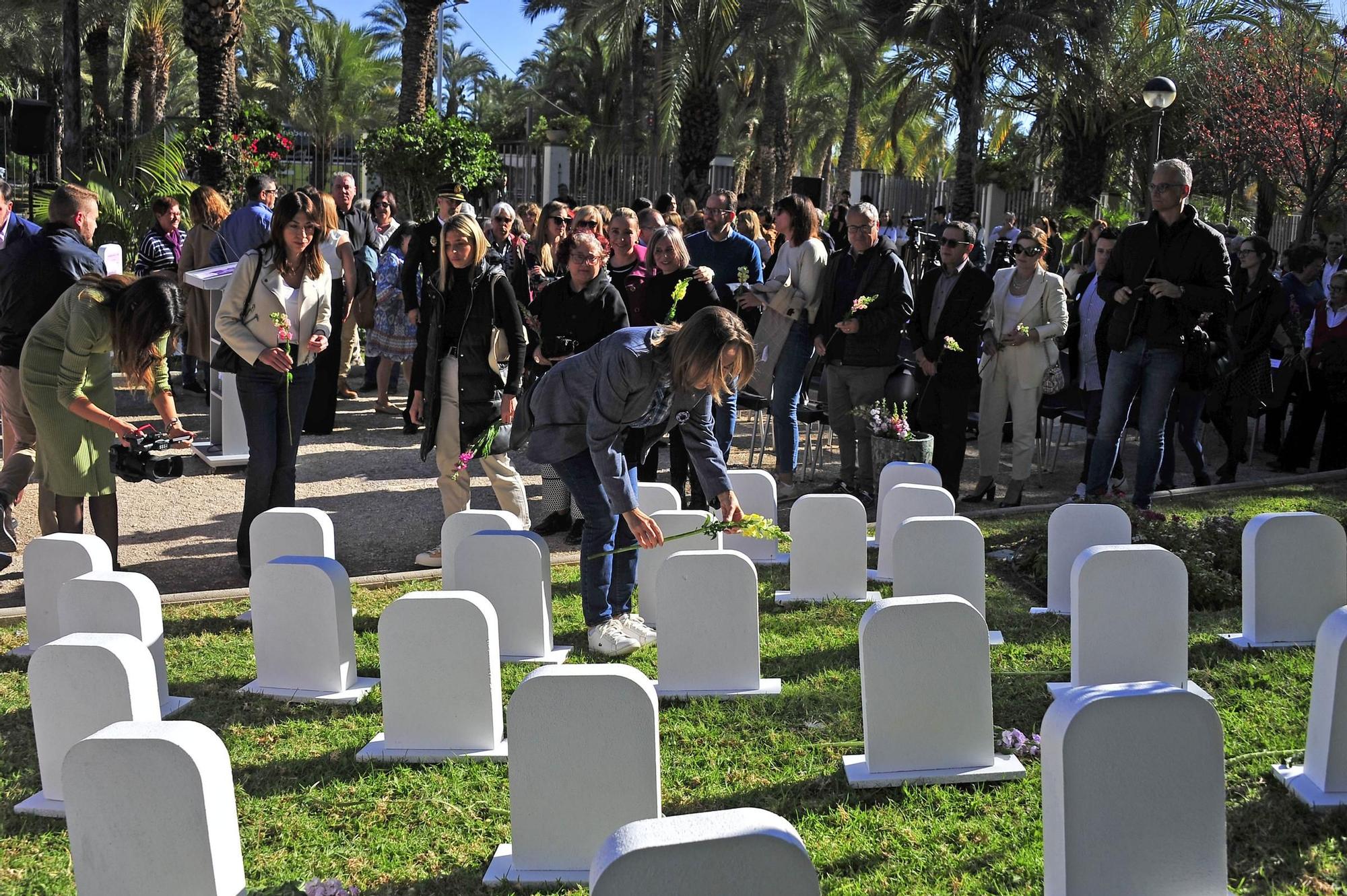 Acto institucional por el 25N en Elche