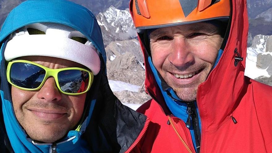 Así fue el primer ascenso de dos asturianos al legendario Couloir Lagarde Direct en el glaciar alpino de Argentiere