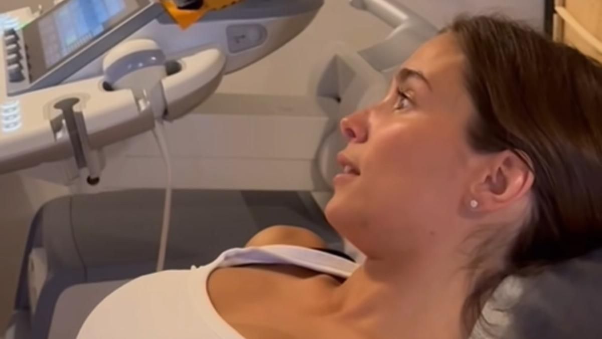 Maria Pombo haciéndose una ecografía