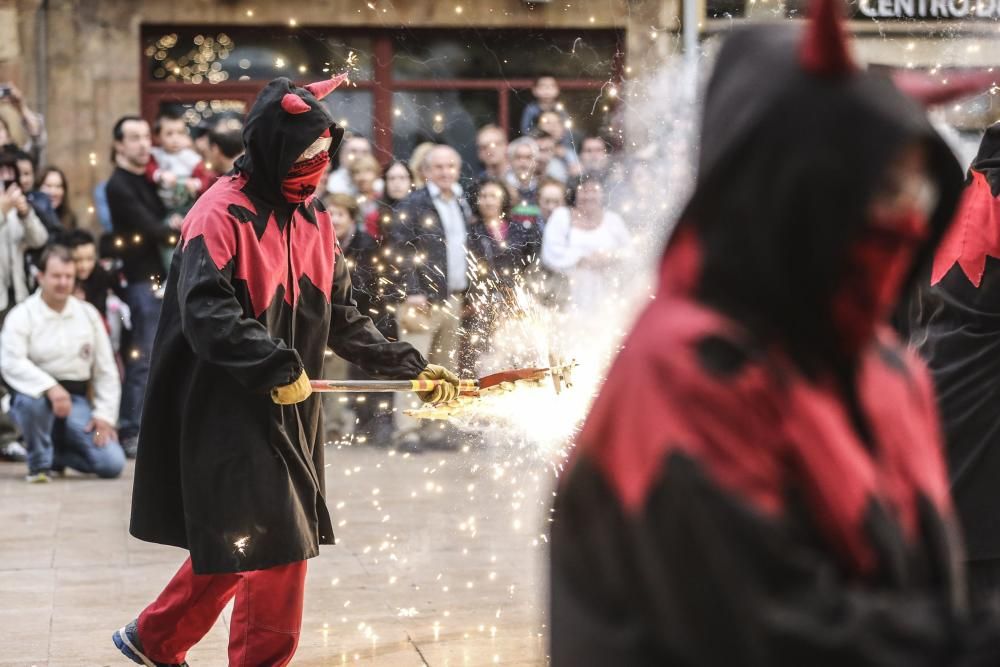 Los "correfocs" de Sarriá en Oviedo