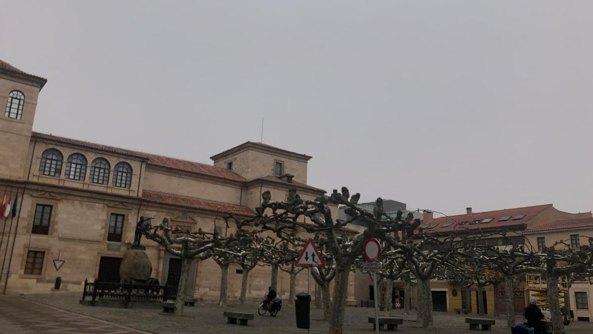 Niebla en la plaza Viriato.