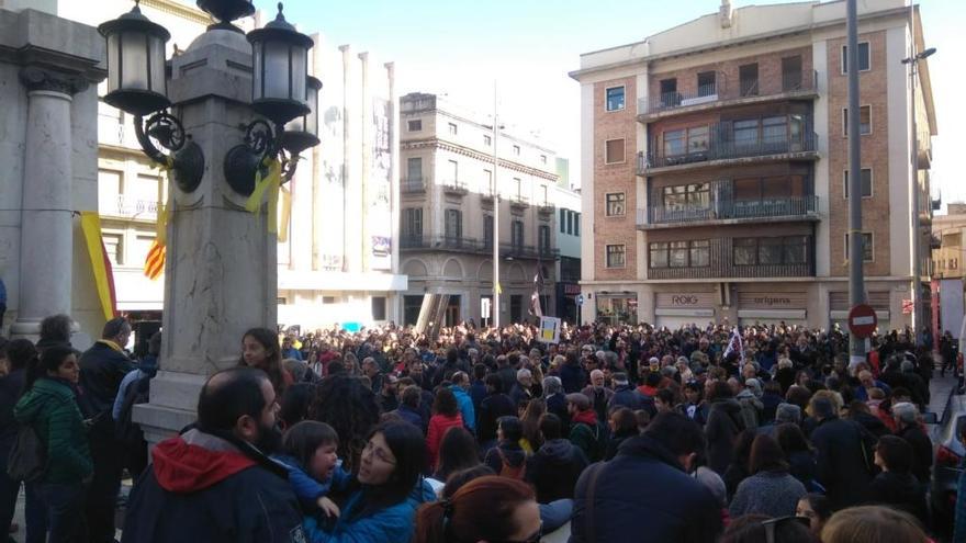 La concentració a la Rambla de Figueres amb motiu de la vaga.