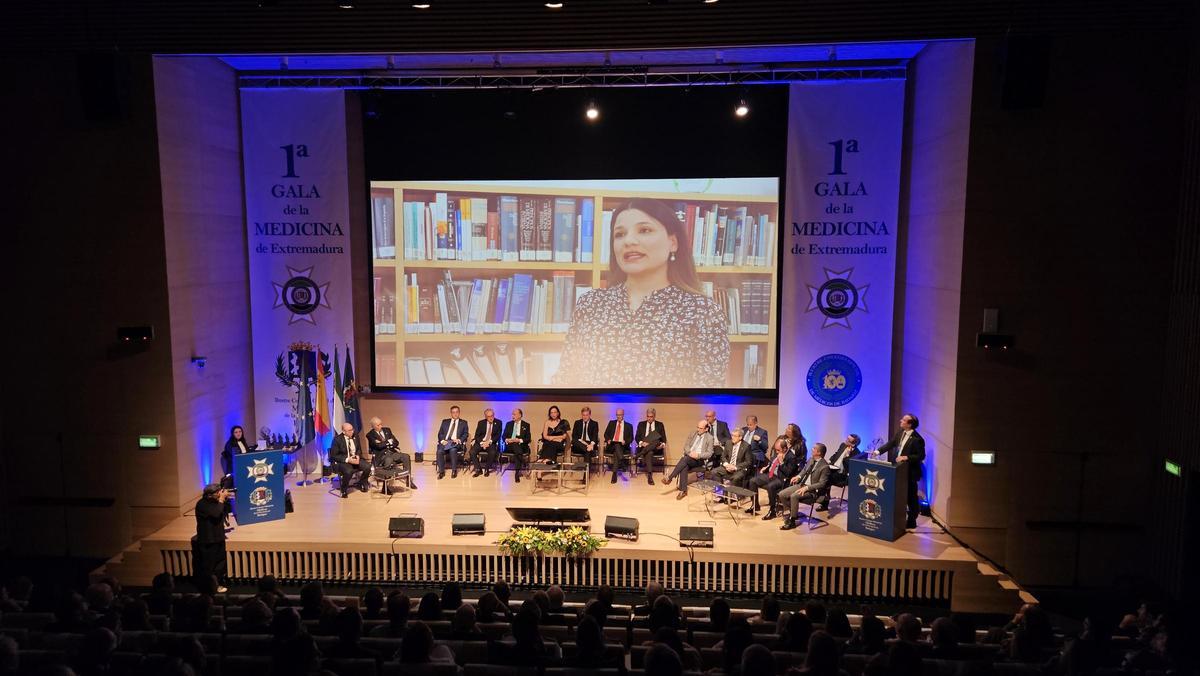 I Gala de Medicina de Extremadura en el edificio Ibercaja de Badajoz, ayer.