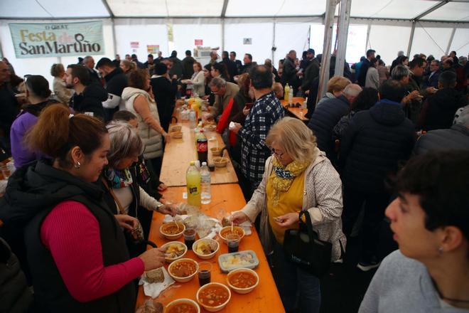 Los callos y la carne de San Martiño triunfan en O Grove