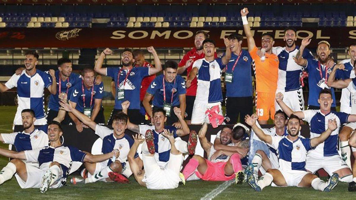 La celebración del ascenso por parte de la afición fue muy polémica