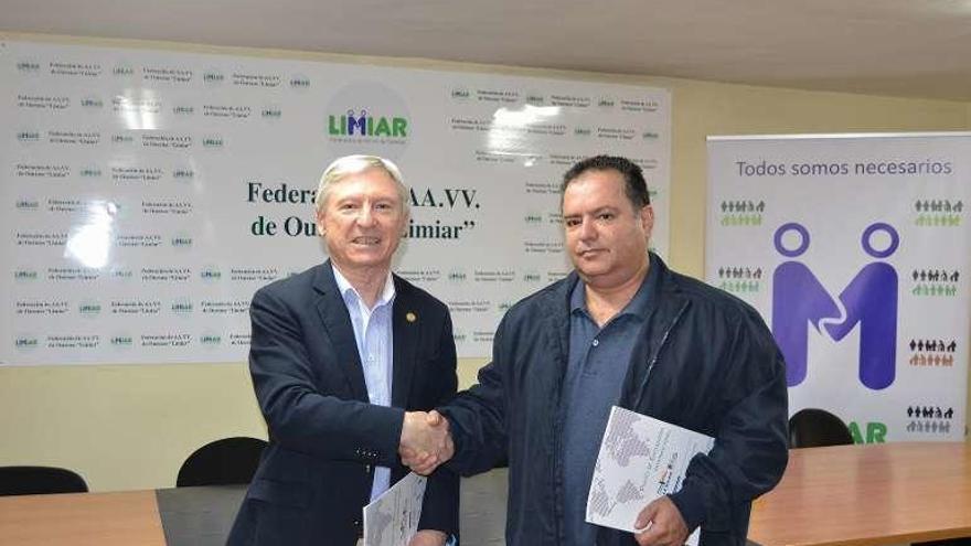 Alejandro Rubín y Manuel Mosquera en la sede de Limiar. // Iñaki Osorio