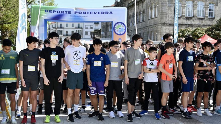 Lleno en la línea de salida de una de las pruebas de la carrera Percorrendo Pontevedra.