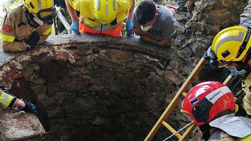 Un incendi fa desallotjar la Cala Montjoi