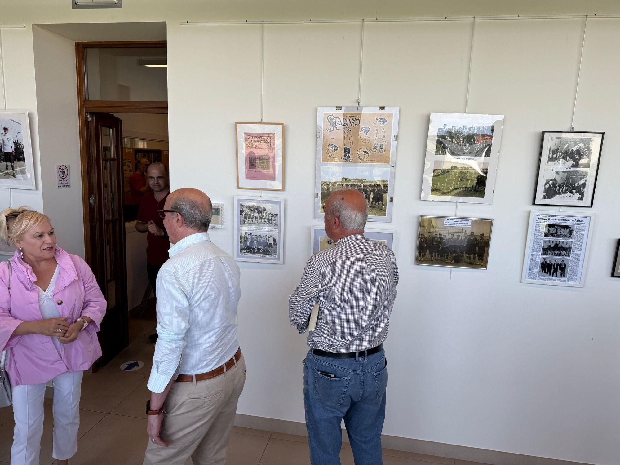 Así fue la inauguración de la exposición Fundadores del Real Oviedo en Lugo de Llanera