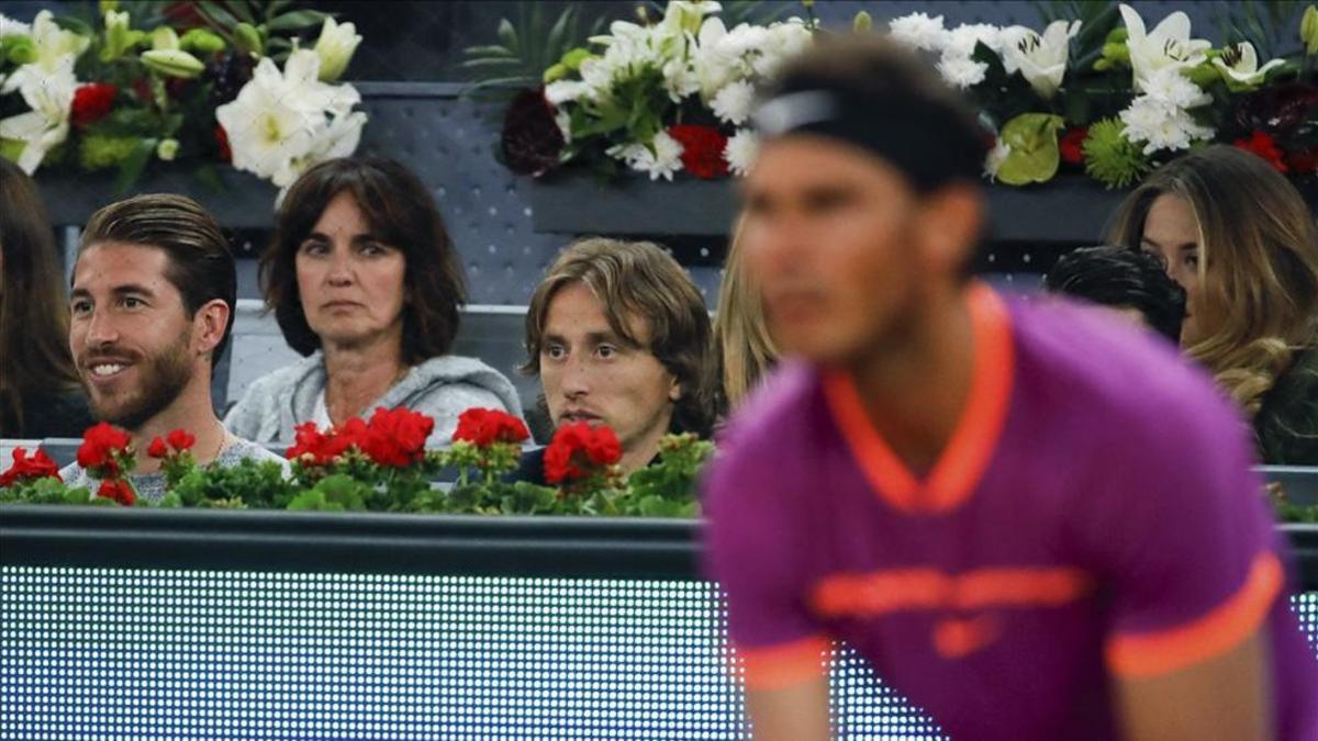 Sergio Ramos y Modric, atentos al juego de Nadal