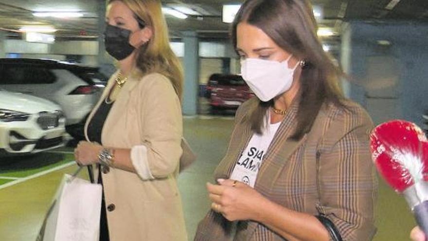 Paula Echevarría, de compras con Isabel Navarro.