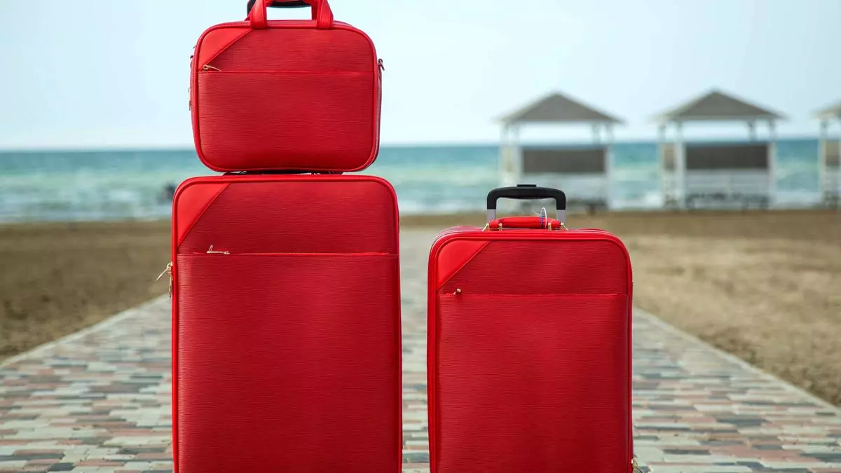 Todo lo que necesitas saber para elegir y gestionar tu maleta de viaje este verano de 2025
