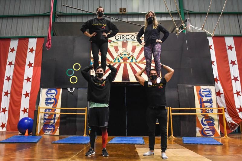 La escuela de circo malabares San Borondón cumple quince años