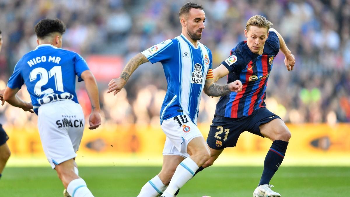 Darder y De Jong en el derbi Barça-Espanyol de La Liga 2022/23