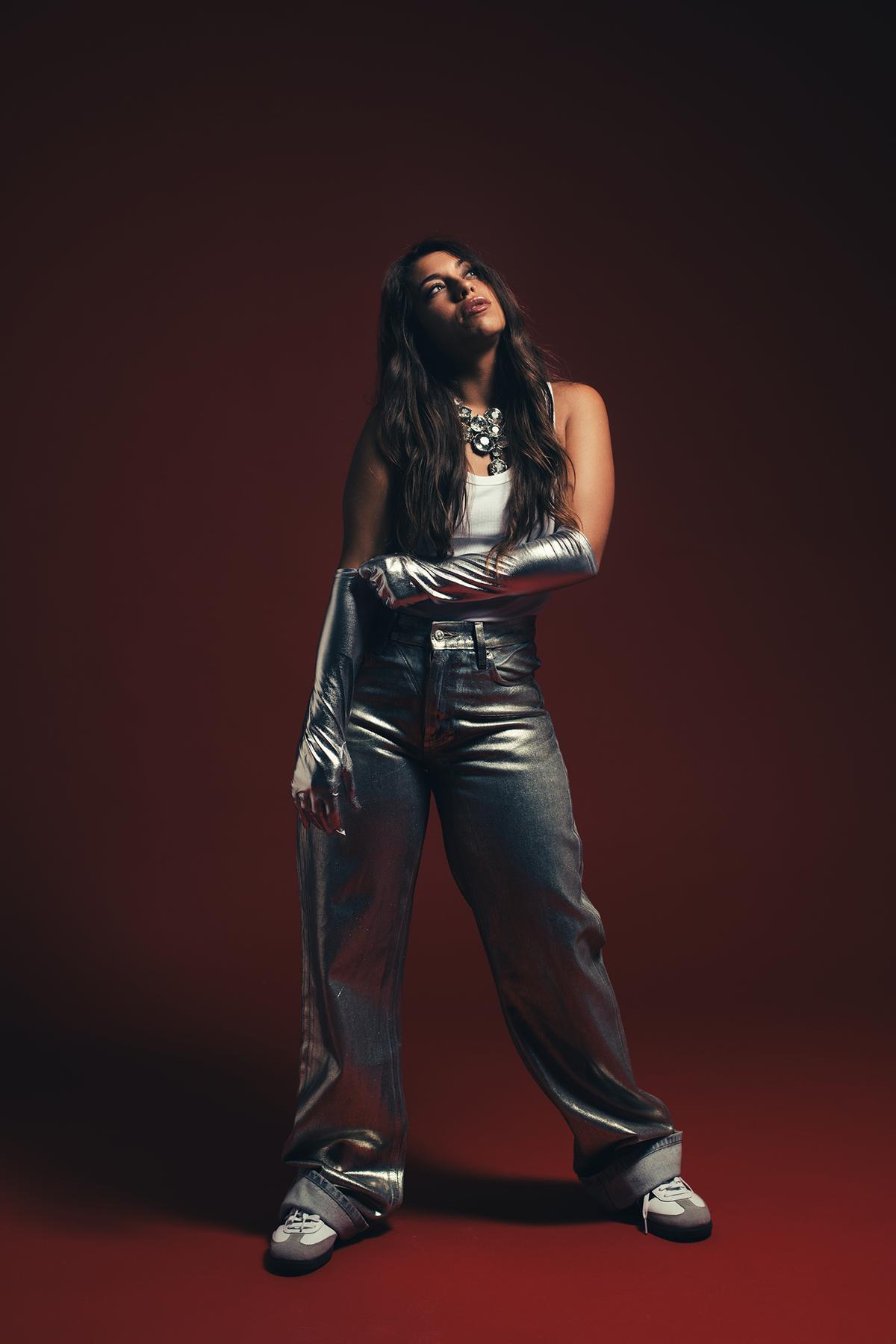 El cante de María Terremoto refleja la fuerza de su legado familiar y la búsqueda de nuevos caminos.