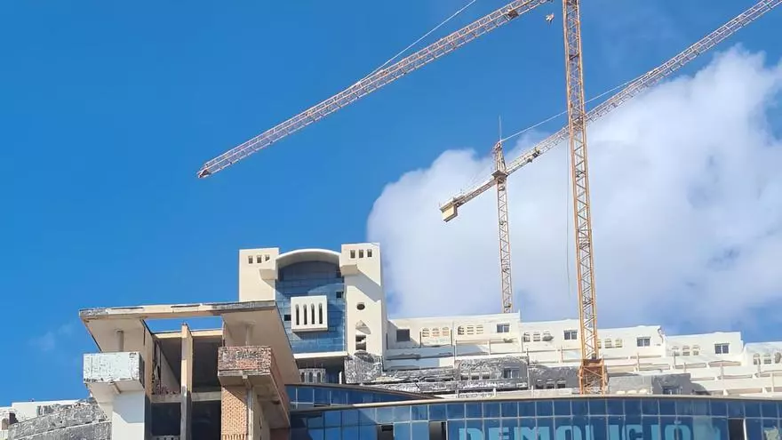 El Gobierno expropiará El Algarrobico para su demolición