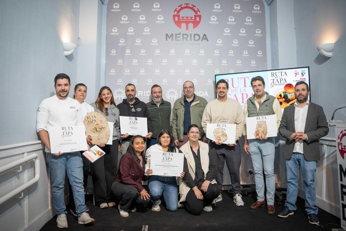 Foto de familia con los premiados.
