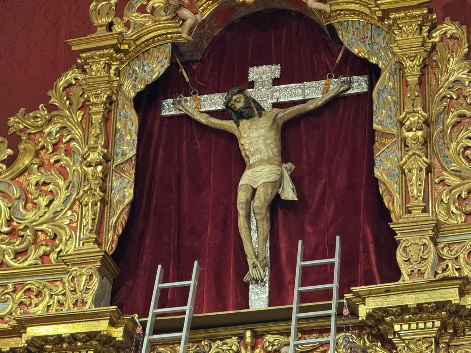 El Santo Cristo de Telde regresa a lo más alto del altar
