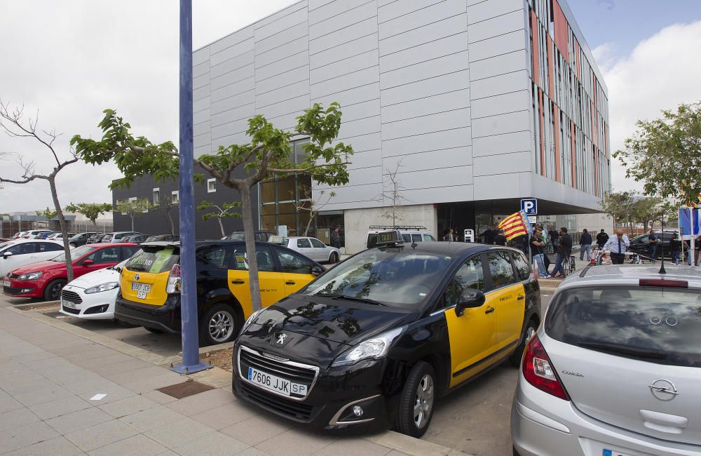 Protesta de los taxistas en Castelló contra Uber