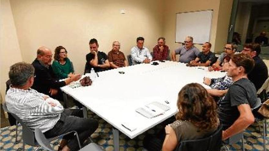 Els assistents a la reunió celebrada ahir al Barri Vell de Girona.