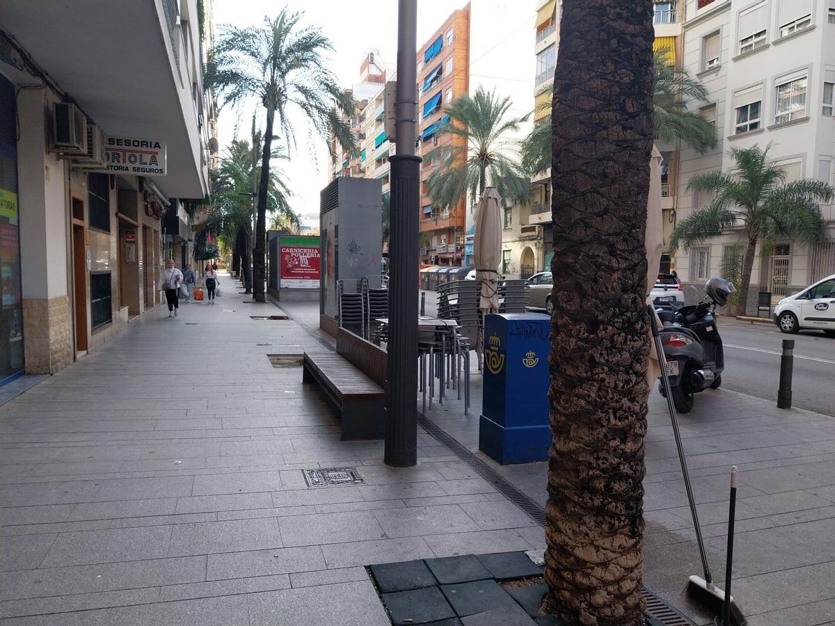 La avenida de la República Argentina, con amplias aceras a ambos lados.