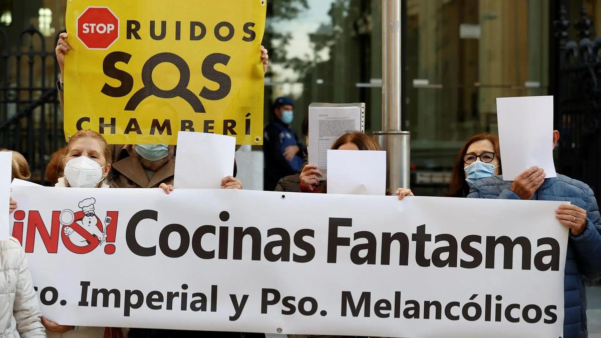 Imagen de una protesta vecinal contra una de las varias cocinas fantasma de la ciudad.