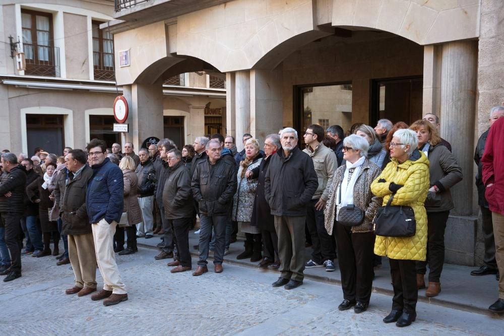Multitudinaria despedida a los guardias civiles asesinados en Teruel