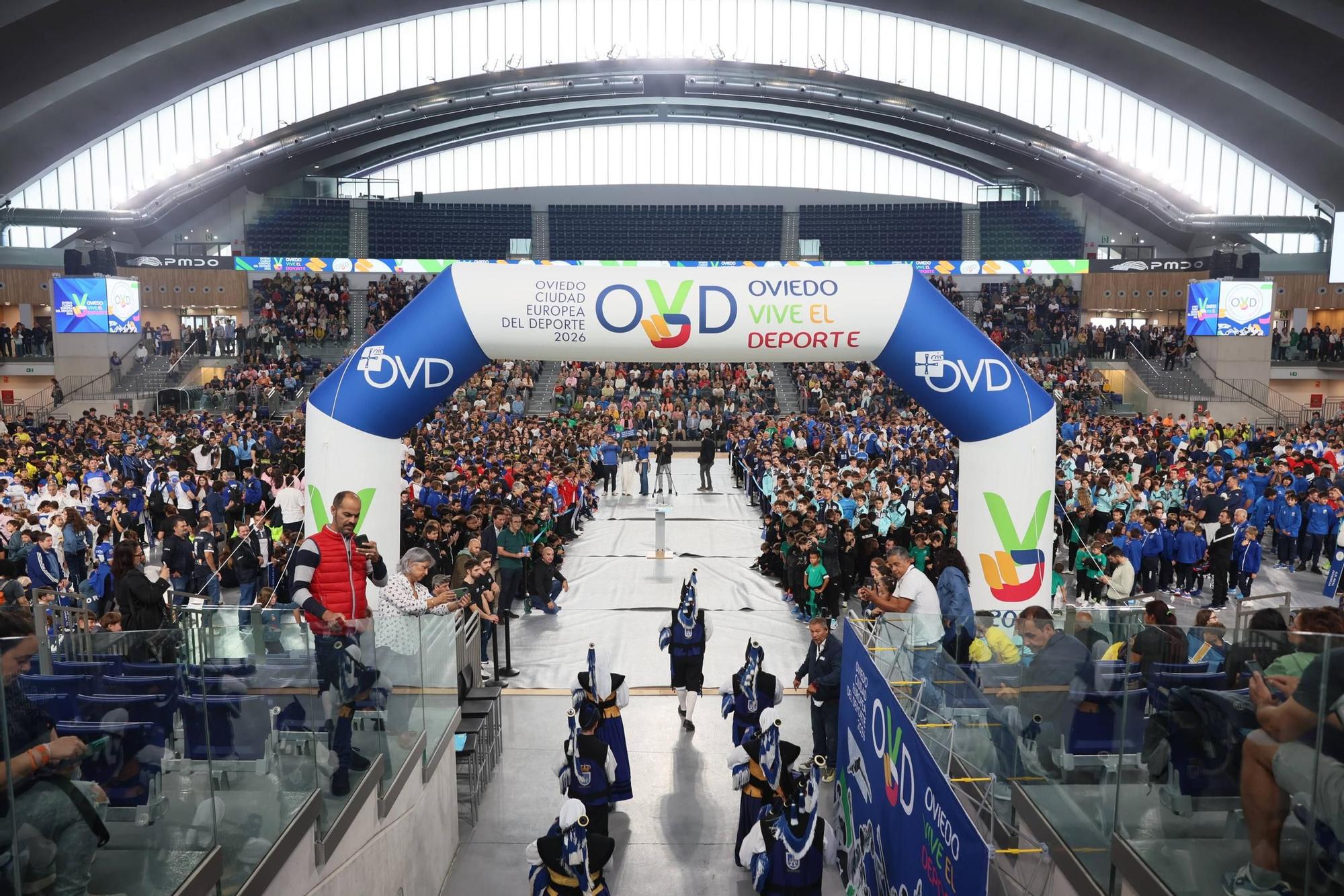 EN IMÁGENES: El encuentro de 50 clubs de Oviedo en el Palacio de los Deportes