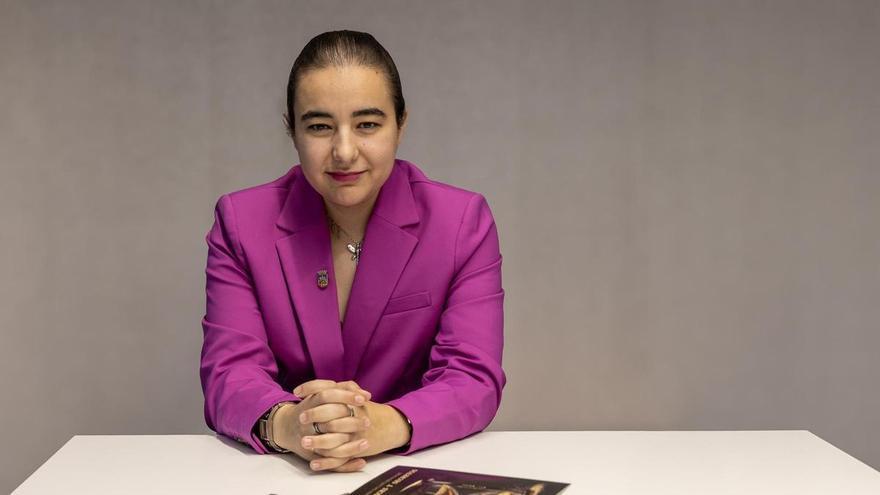 La multipremiada alicantina Carmen Galvañ vuelve a las andadas: logra un nuevo premio y publica otra novela