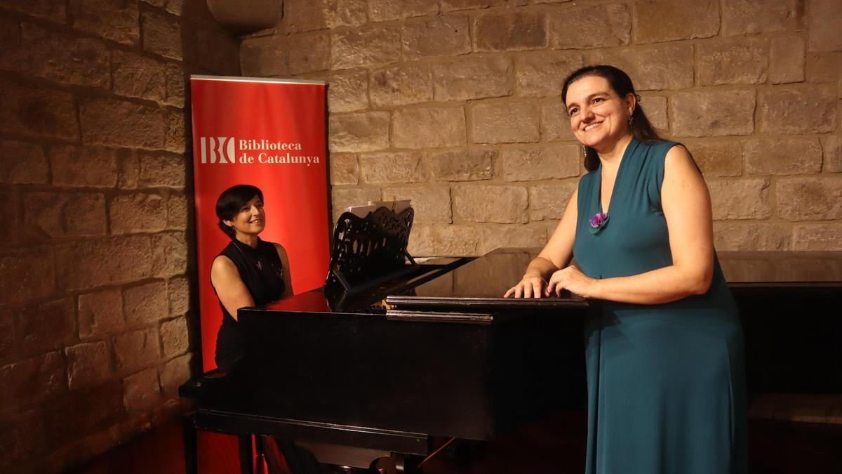 Maria-Neus Devesa, piano, i Olga Miracle, soprano, en l'homenatge a Barcelona.